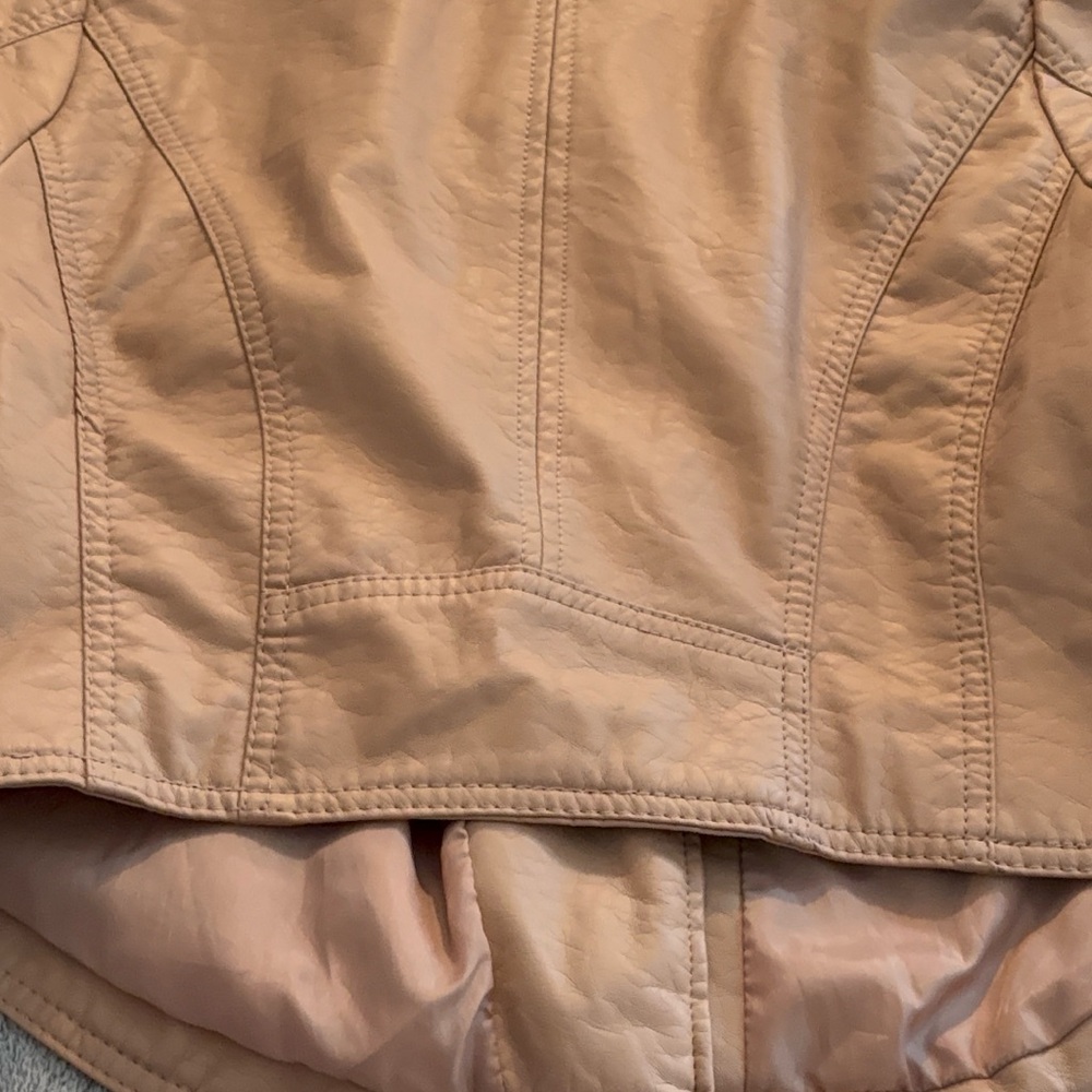 NWT Therapy Blush Motorcycle Jacket with Zippered Front Large Faux Leather - Picture 9 of 9